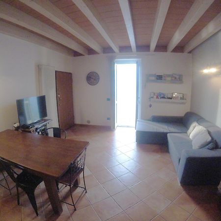 White Garden - Apartment With Access To The Lake ليرنا المظهر الخارجي الصورة