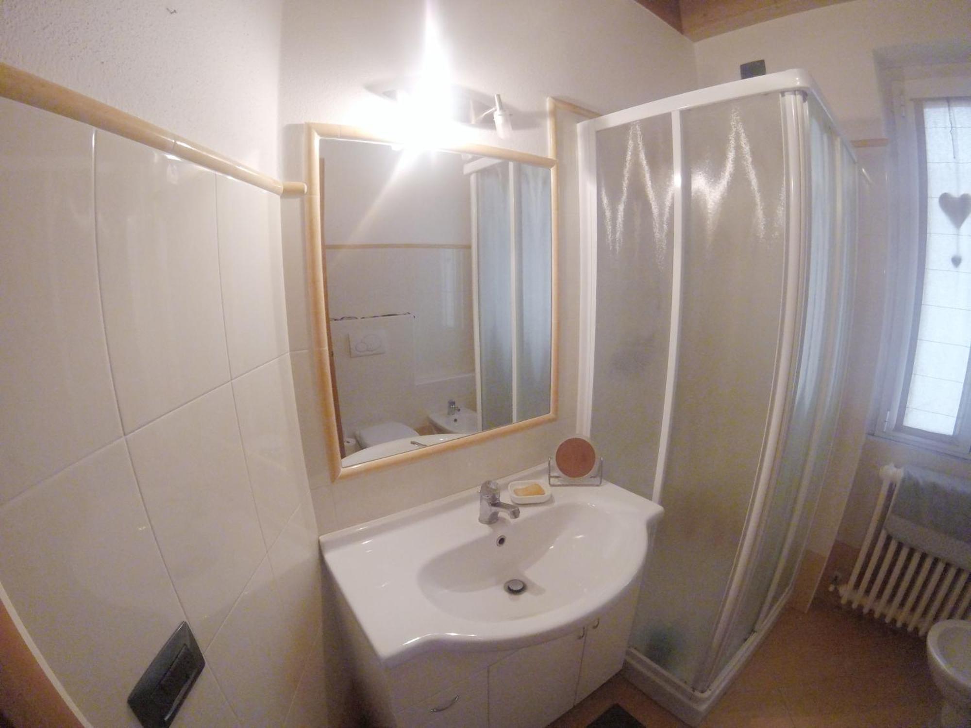 White Garden - Apartment With Access To The Lake ليرنا المظهر الخارجي الصورة