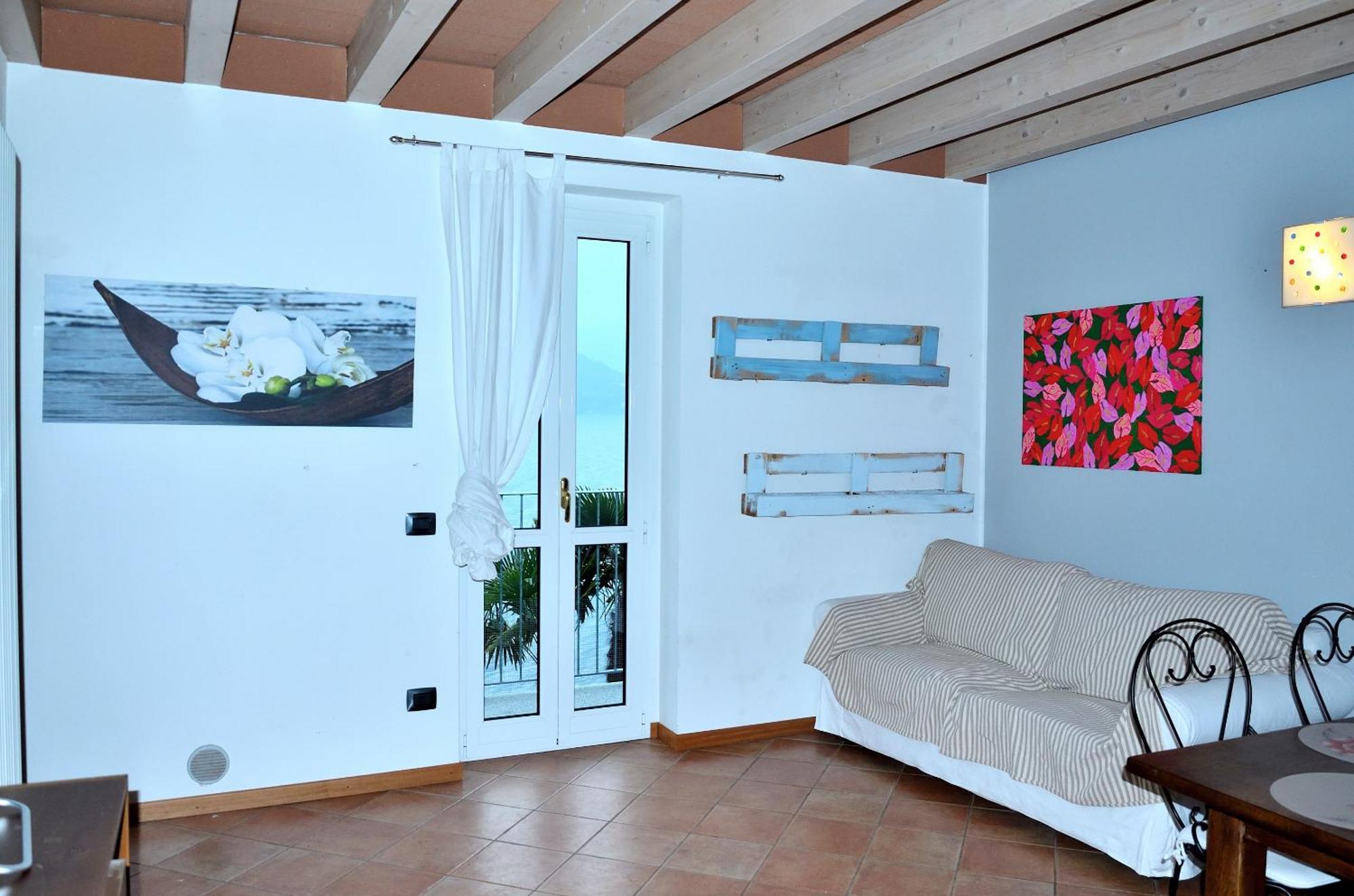 White Garden - Apartment With Access To The Lake ليرنا المظهر الخارجي الصورة
