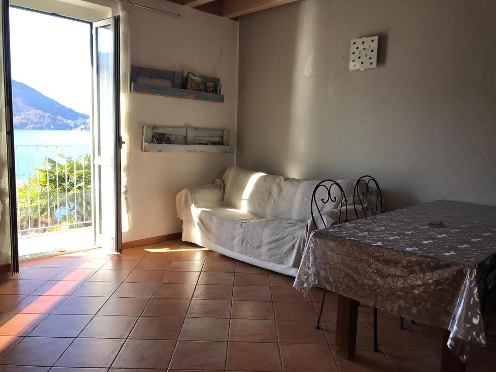 White Garden - Apartment With Access To The Lake ليرنا المظهر الخارجي الصورة